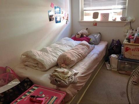 Second room for female in Neutral Bay