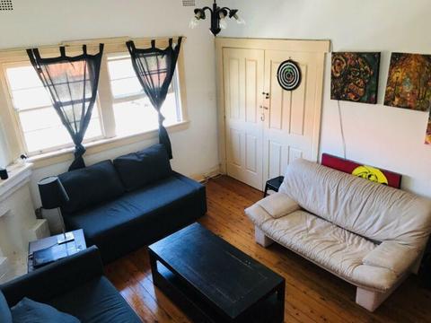 Bed available in master room . Bondi Junction