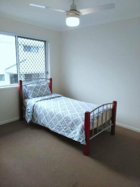 two rooms to rent $135/w in Brisbane North