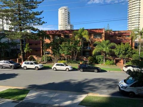 2 Females/2 Males/Couple wanted for a room in Broadbeach, QLD