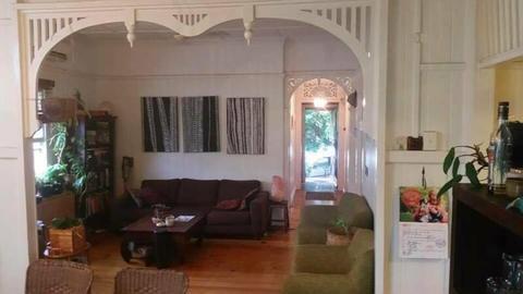 Room for rent in leafy green West End sharehouse