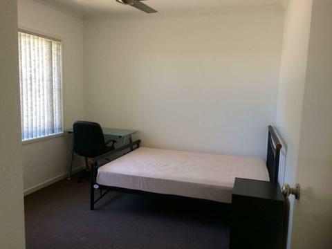 Rooms for Rent Close to Chermside Shopping Center and Buses