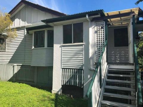 NICE room AVAILABLE IN FAIRFIELD close to UQ