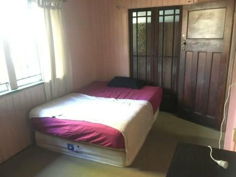 NICE ROOM available in TARINGA