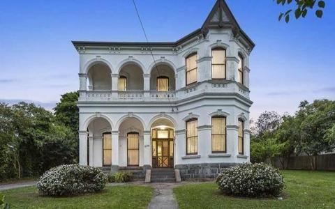 2 Huge Furnished Rooms in Stunning Heritage Artist Manor Box Hill