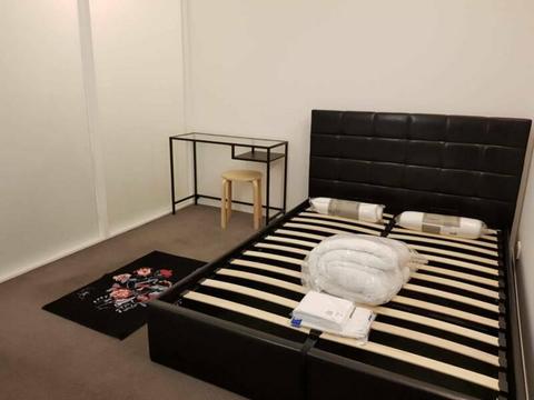 Luxury private double room in inner city high rise (A'Beckett st)