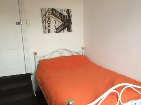 Double Room 5 mins from CBD Single occupancy only