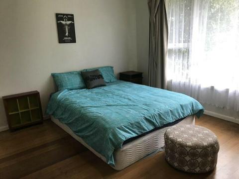 2 Rooms Available in a share house in Glen Waverley