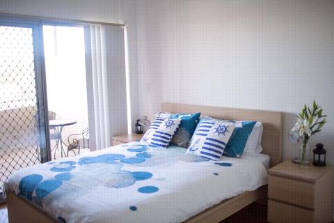 South Fremantle room to rent! Ocean views, balcony & walk in ward