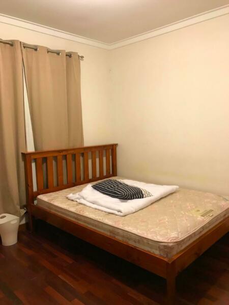 Huge Single Room in Lathlain/Vic Park. 5Mins to Train Station