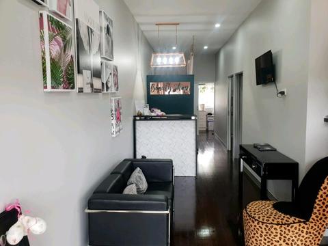 ROOM FOR RENT - Inside Busy Salon
