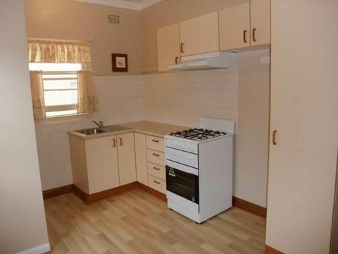 spacious clean close to city and walk to trains shops etc