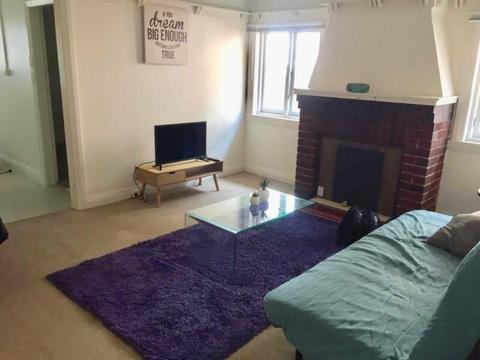 Fully furnished 2 bedroom sunroom unit in Randwick
