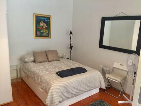Available Darlinghurst Furnished Studio Walk to the City