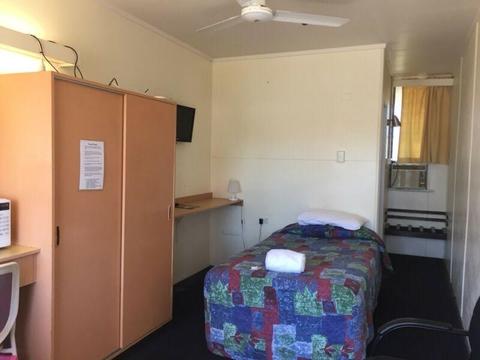 Maryborough unit weekly stay , fully furnished