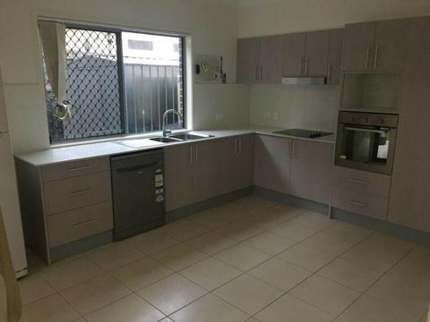 Calamvale Townhouse for rent