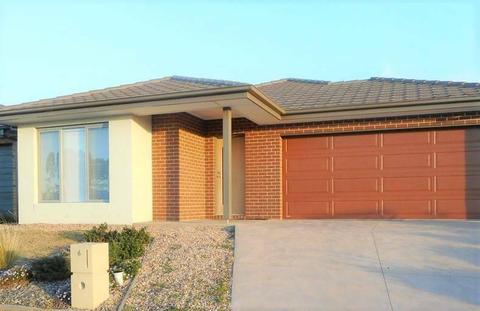 4 bedrooms Family Home in Cranbourne North for rent. Ready to move in!
