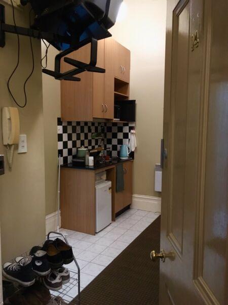 Lease transfer - cozy studio apartment in Carlton $270/week incl water