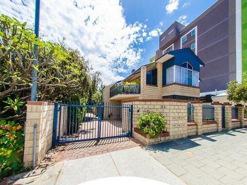 East Perth Townhouse in Free Transit Zone and Pets Considered