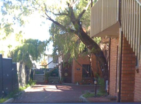 UNIT SHENTON PARK CLOSE TO HOSPITALS UWA. SUIT TWO STUDENTS