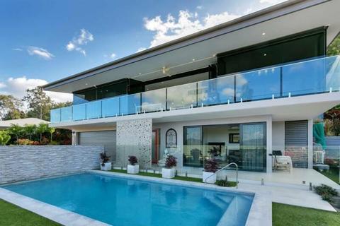 Magnificent Home with breath taking views overlooking Cairns