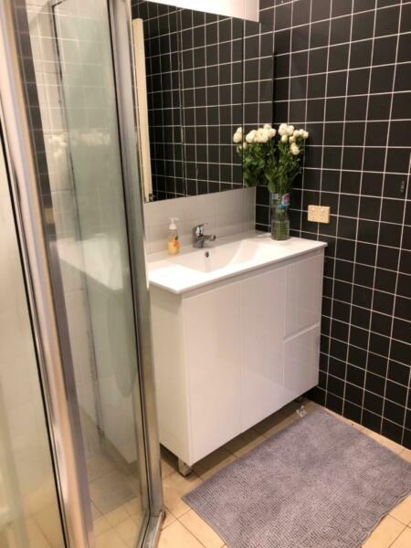 NICE&CLEAN!! Female only apartment in city available 1 bed