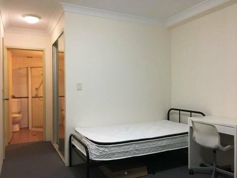 Master Room Share (only 2 female) available in Pyrmont