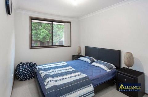 Room for rent in Greenacre