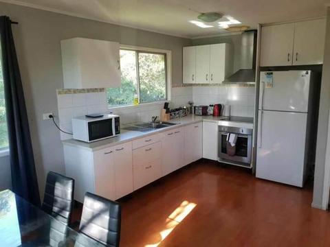 Rent a room-73 Francise Road Bray Park QLD 4500