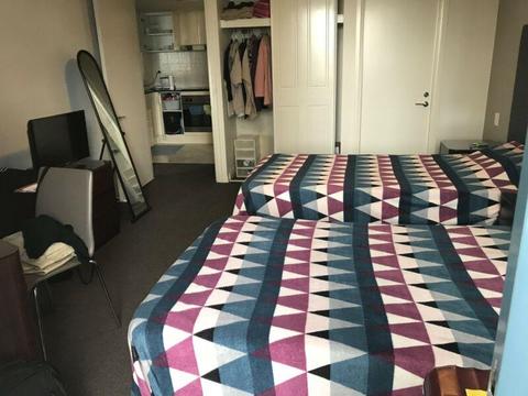 $160,Brisbane City, Female, master room