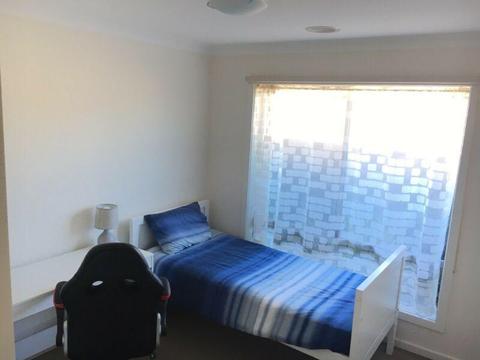 Room for rent near Tarneit Station