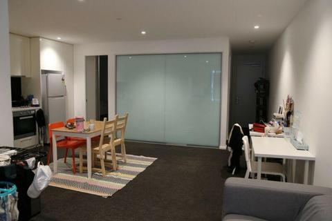 shareroon has one bed available/female only - southern cross station