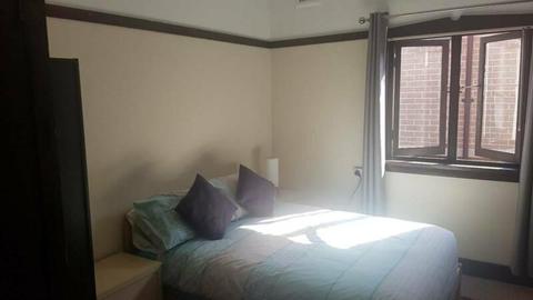 Large sunny room in the heart of Coogee - short term