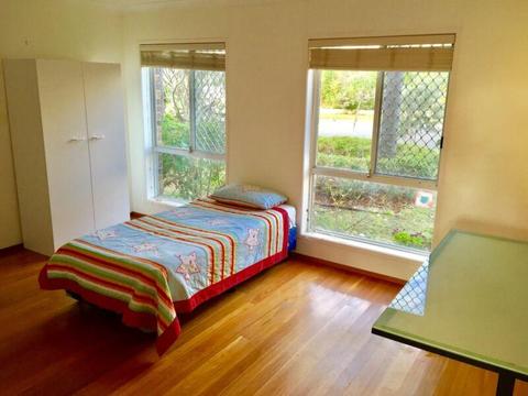 2BEDROOM SOUTH COOGEE FURNISHED UNIT CLOSE TO BEACH, CLEAN