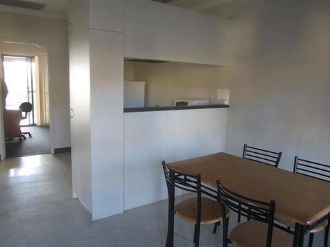 Short term Furnished unit, $260 p/w Eastern suburb (first Floor)