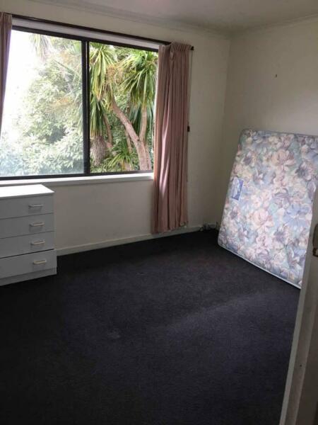 short term, Queen size bed and big room in share house