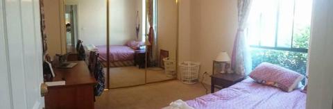Big sunny private room in Melbourne, short term sublet rent June July!