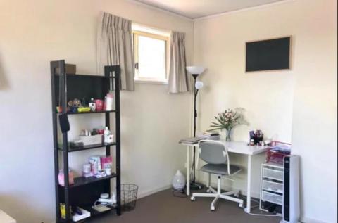Room available in Lyneham