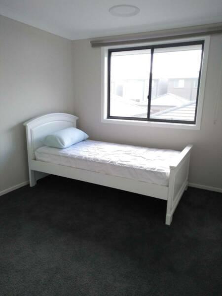 2 rooms available for rent in new house Kellyville