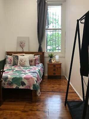 CHIPPENDALE BRAND NEW, FULLY FURNISHED ROOM IN A STYLISH TERRACE LOCAT