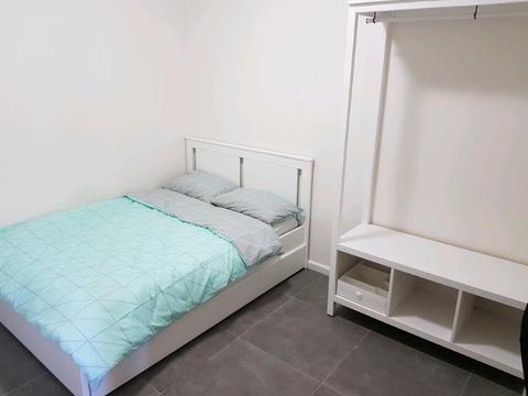 Double bed private room close to USYD quiet and clean