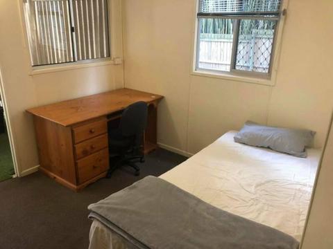 NICE room AVAILABLE IN FAIRFIELD close to UQ