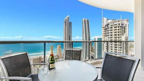 SURFERS PARADISE ❤️ HIGH FLOOR MASTER ROOM WANTED 2 GIRLS GOLD COAST
