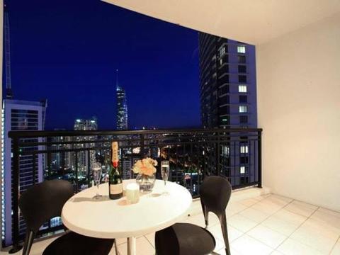 SURFERS PARADISE ❤️ HIGH FLOOR MASTER ROOM 2 X GIRLS WANTED GOLD COAST