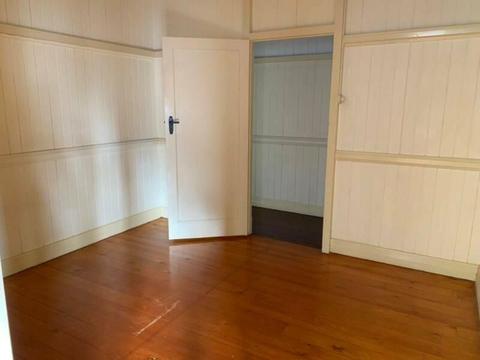 ROOM TO RENT IN EAST BRISBANE