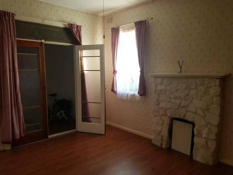 2 large rooms to rent Seacliff Park $175 per week for both
