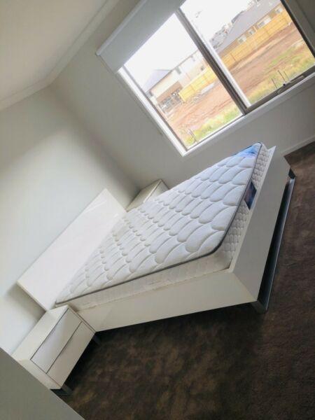 Fully furnished room in tarneit