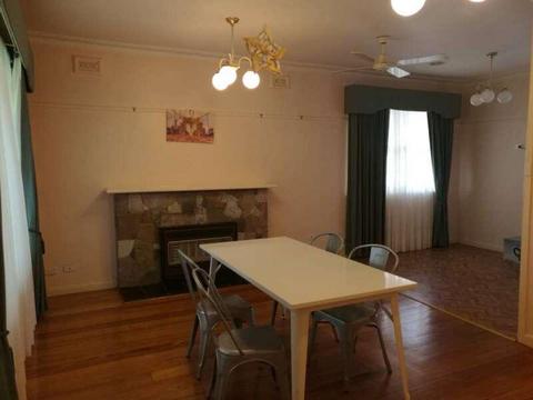 Master room available Close to Train station and Deakin Uni