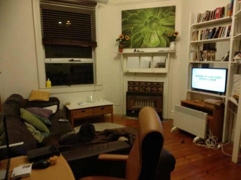 room for rent in comfortable Seddon/ Yarraville home