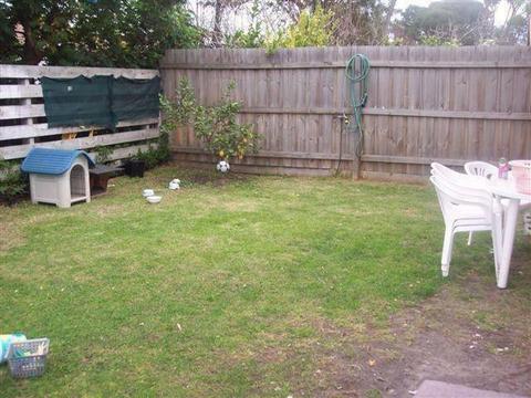 2 room house for rent in Oakleigh